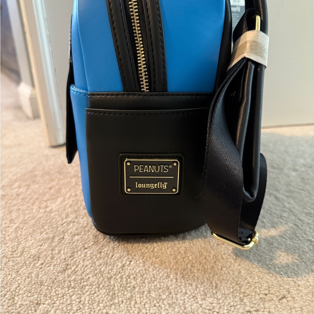 Loungefly x Peanuts Snoopy Doghouse Mini Backpack - Picture 3 of 3